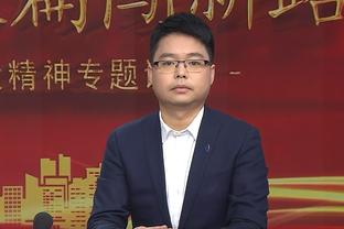 安东内拉晒和梅西合照，两人相拥+拿手机自拍